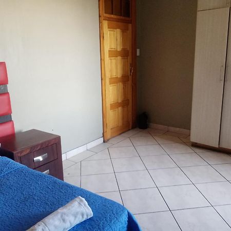 Ebony Guest House Pretoria-Noord Esterno foto