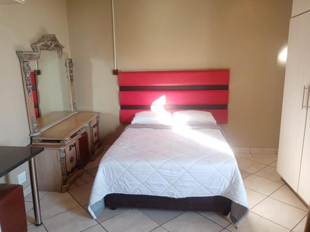Ebony Guest House Pretoria-Noord Esterno foto