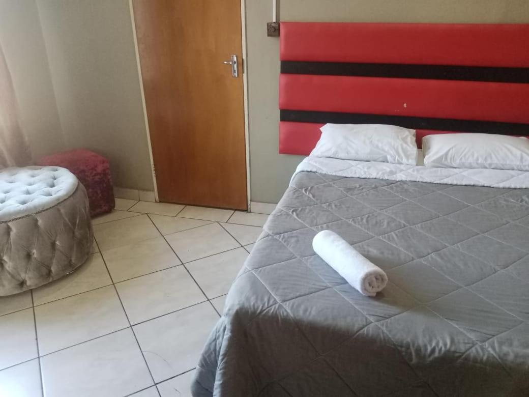 Ebony Guest House Pretoria-Noord Esterno foto