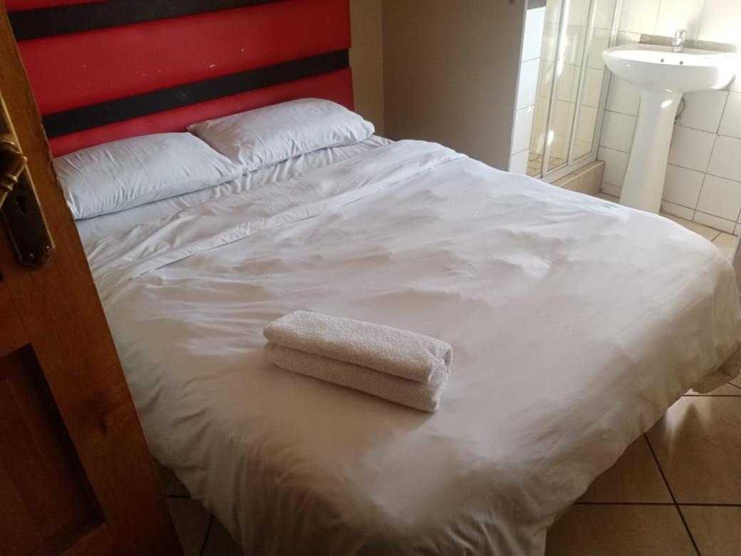 Ebony Guest House Pretoria-Noord Esterno foto