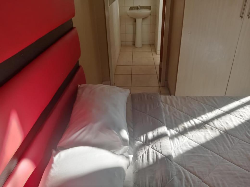 Ebony Guest House Pretoria-Noord Esterno foto