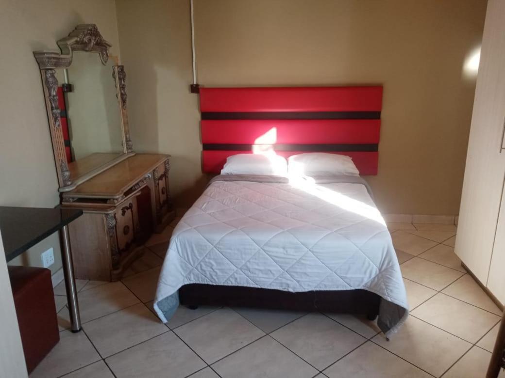 Ebony Guest House Pretoria-Noord Esterno foto