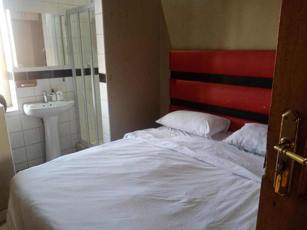 Ebony Guest House Pretoria-Noord Esterno foto
